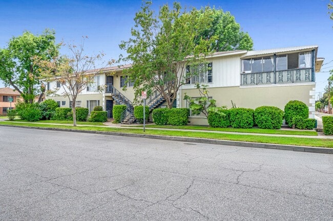 Building Photo - 2 BEDROOMS 1 BATH Unit 607