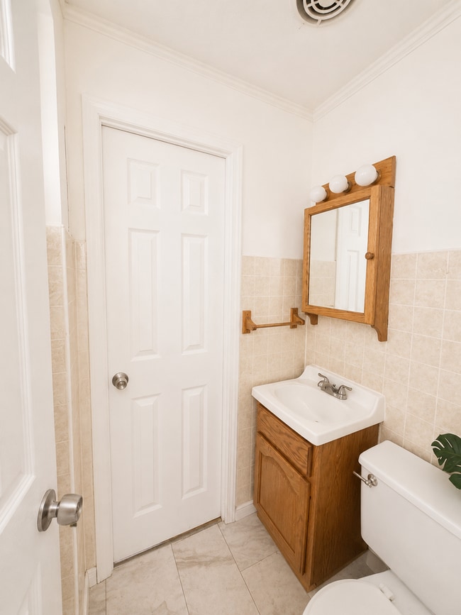 Photo - 220 Sherwood Dr