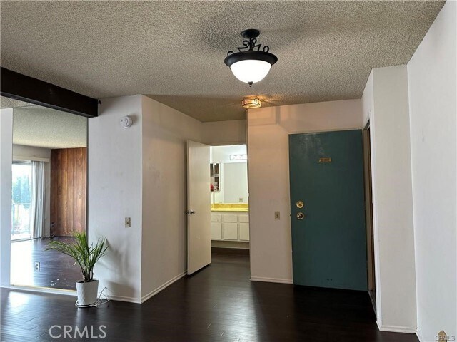 Photo - 5460 White Oak Ave Unidad A318