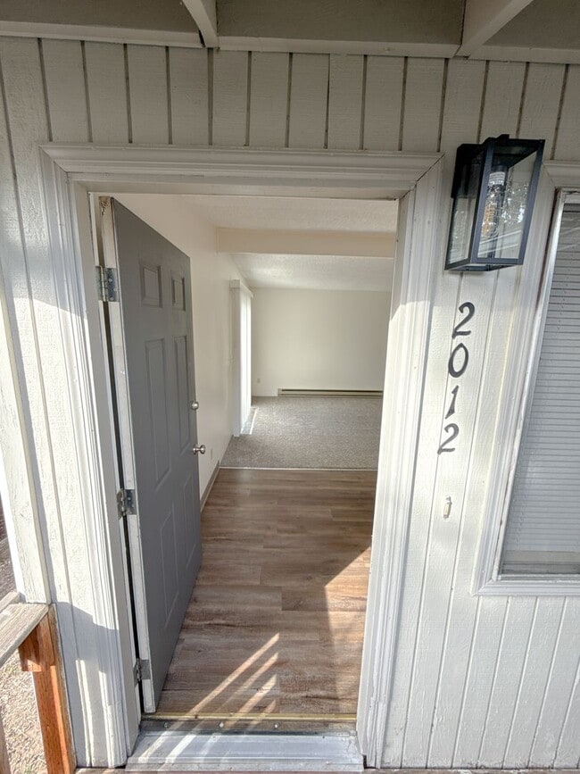 Photo - 2010-2012 Sargent Ave Unit 2012