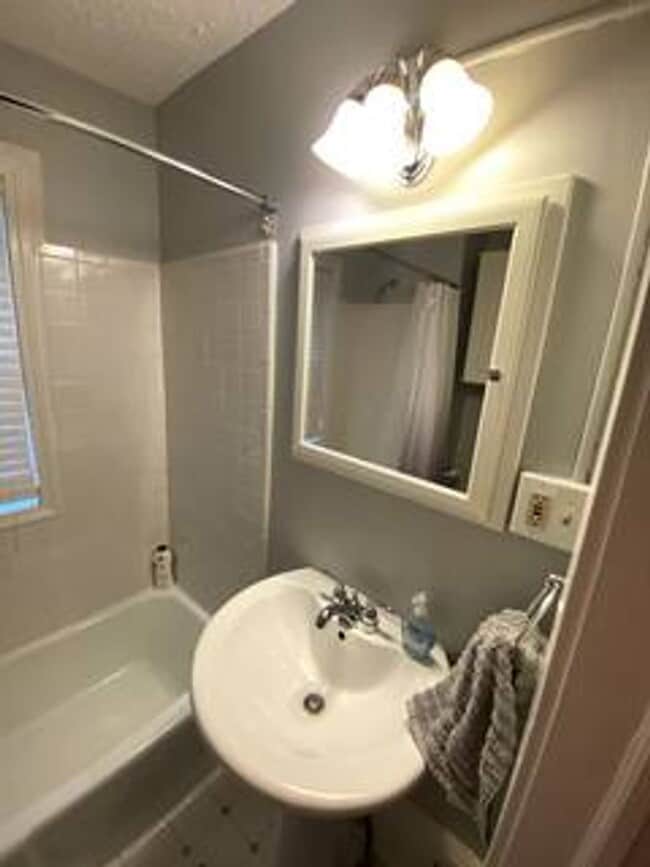 Photo - Spacious 4 Bedroom in Aksarben!