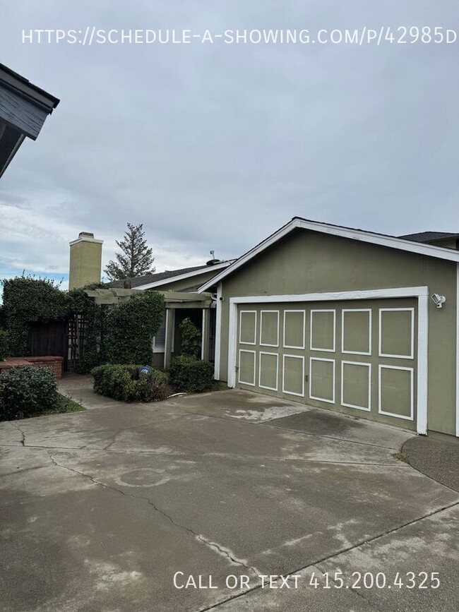 3 Bed 2 Bath Available NOW!!! 2 Car Garage!!! - 3 Bed 2 Bath Available NOW!!! 2 Car Garage!!! House