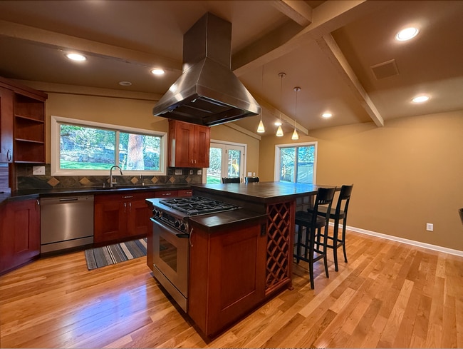 Photo - 1208 NE 12th St.
