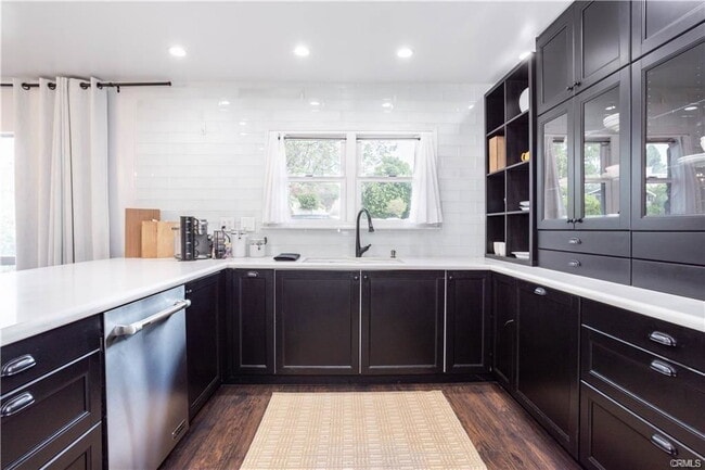 Photo - 16216 Plummer St