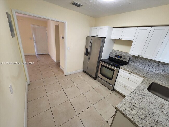 Photo - 317 NE 2nd St Unit 3