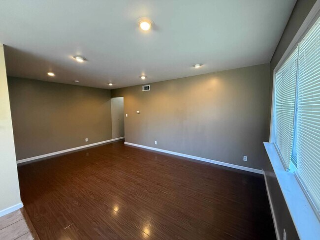 Photo - 2032 Benita Dr Unit 4