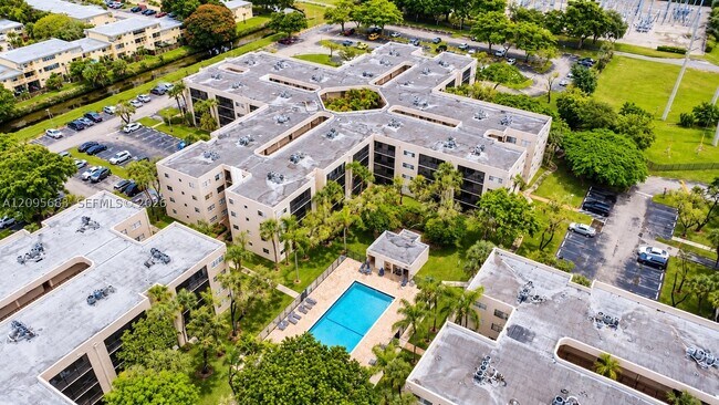 Building Photo - 8400 SW 133rd Avenue Rd Unit 318
