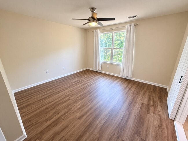 Photo - 3364 Vineland Pl
