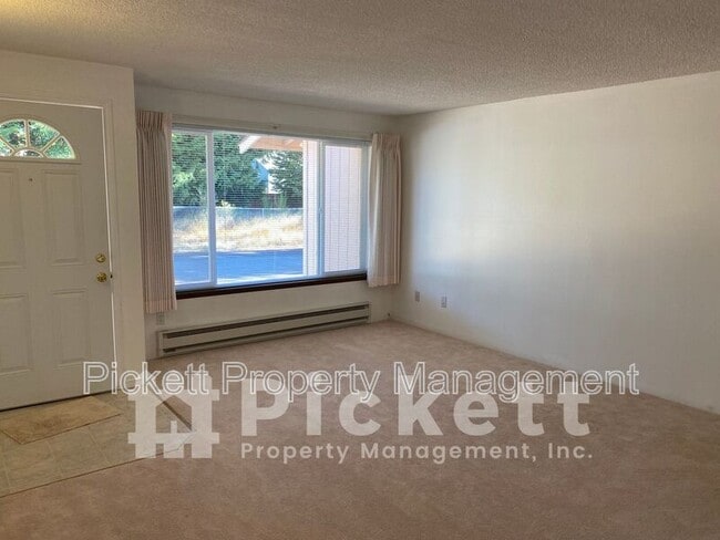 Photo - 2870 SE Colusa Ave