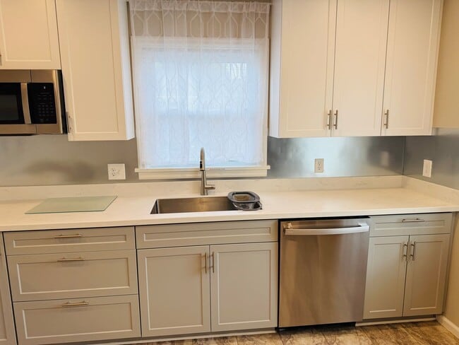 Photo - BRAND NEW REMODEL Unit Near Hospitals: 2 Bedroom 2 Bath