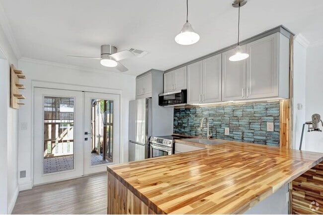 Building Photo - 1649 NE 31st St Rental