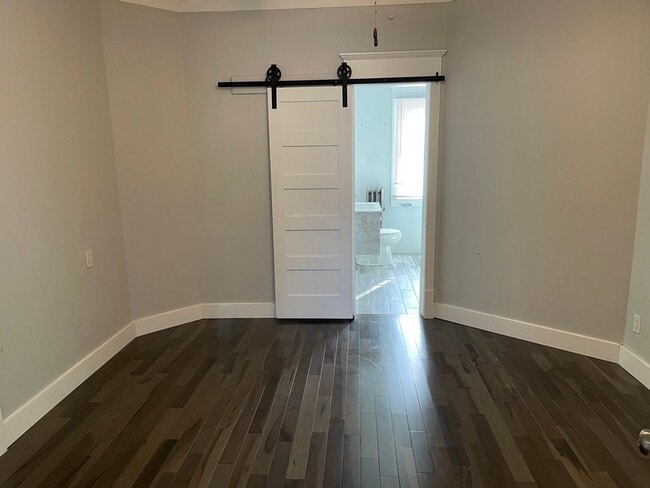 Photo - 725 Michigan St NE Unidad -