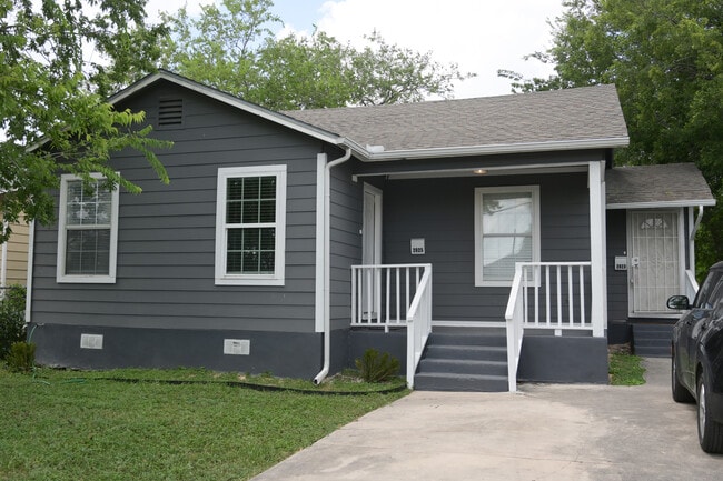 Building Photo - 2025 Texas Ave