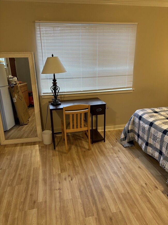 Photo - 1050 E 8th St