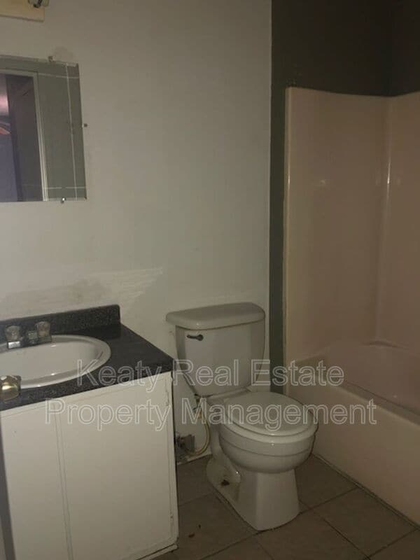 Photo - 101 Limoges St