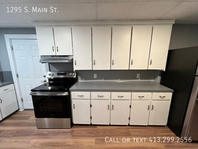 1295 S Main St