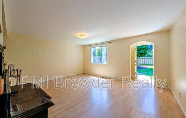 Photo - 527 Madison St