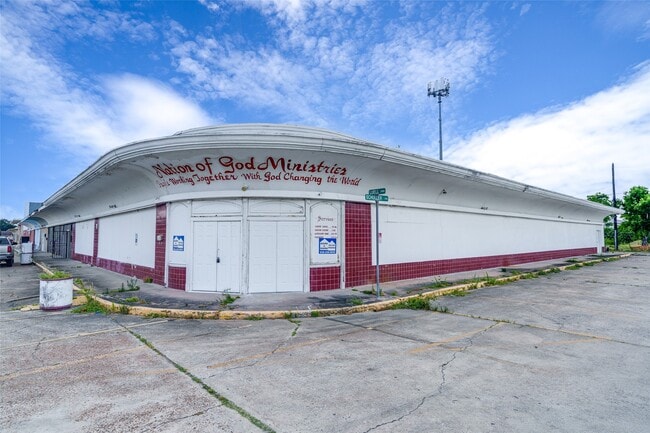 Photo - 2900 Luell St