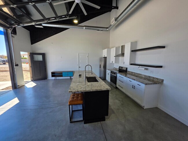 Photo - 2061 W Daniel Rd