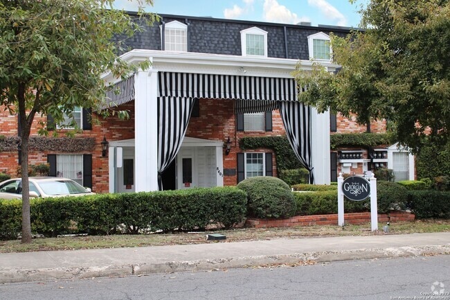 Building Photo - 8401 N New Braunfels Ave Rental