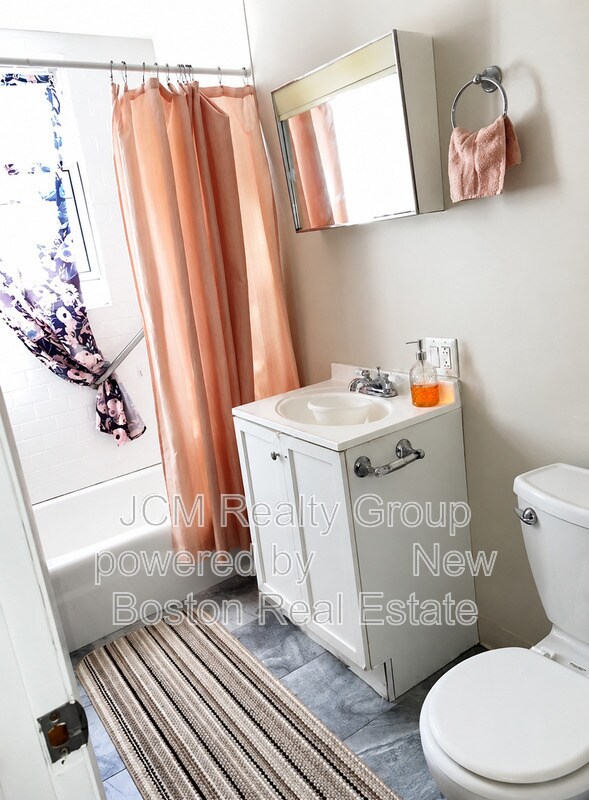 Photo - 17 Irwin St Unit 4 / 2nd Floor