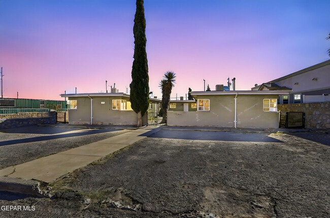 Building Photo - 3912 Kemp Ave Unit 5