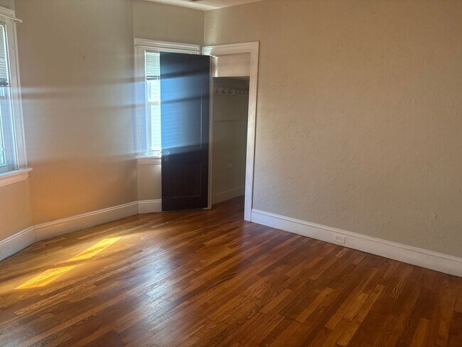 Photo - Waterbury1647 Unidad Down