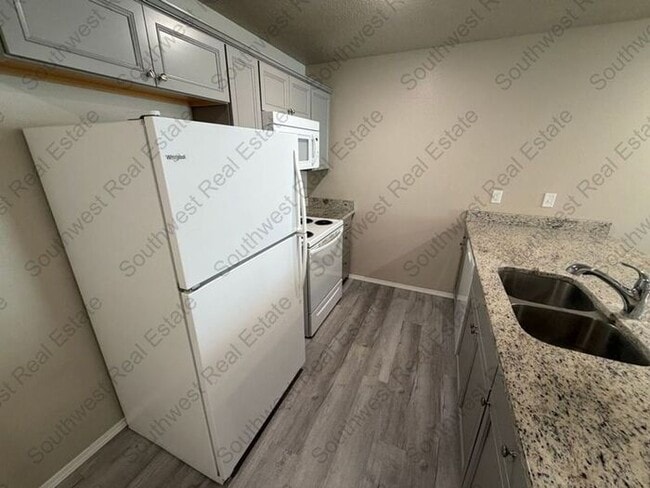 Photo - Modern 3 bedroom 2 bath apartment