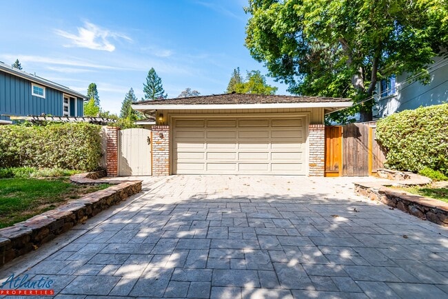 Building Photo - Charming Atherton Home | Desirable Locatio...