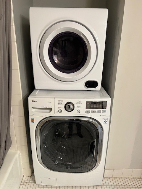 Lavadora/secadora en la unidad - 728 1st Ave SW Unidad 401