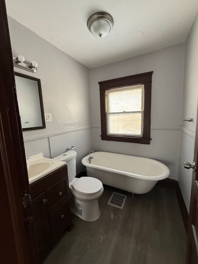 Photo - 4bd Single Cash Pay/Section 8