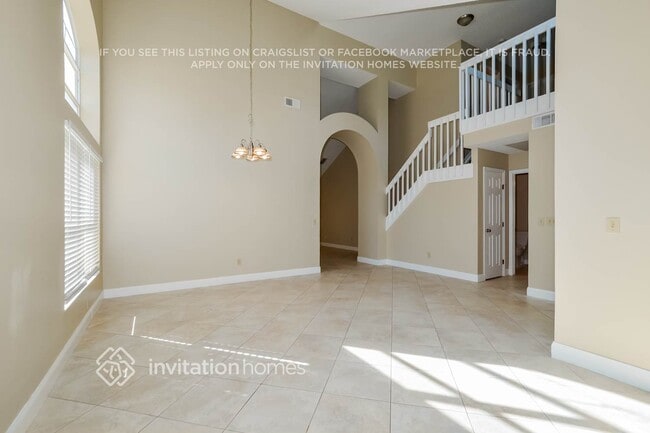 Photo - 724 Silver Birch Pl