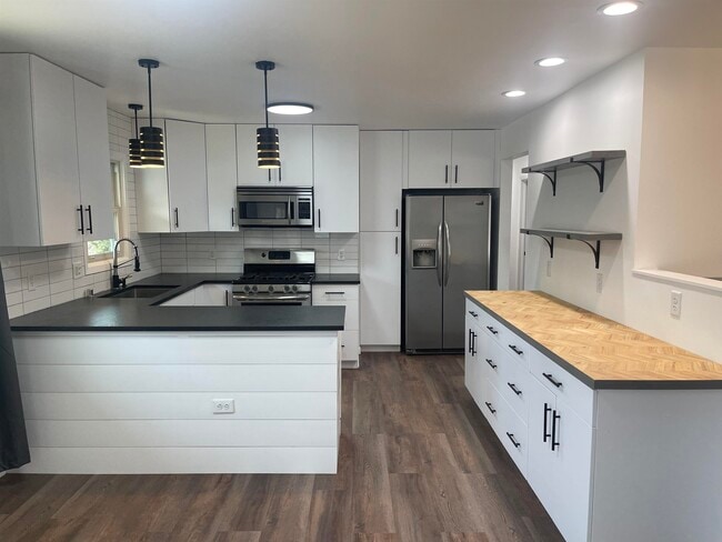 Building Photo - 2727 Florann Dr