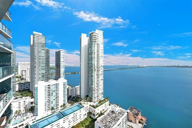 Building Photo - 460 NE 28th St Unit 3403