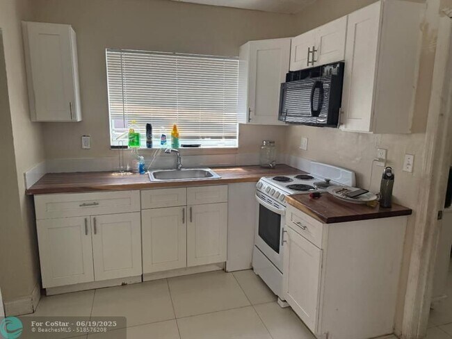 Photo - 1942 Buchanan St Apartment