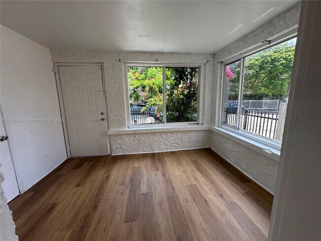 Photo - 267 NW 33rd St