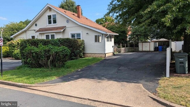 Photo - 802 S Glebe Rd