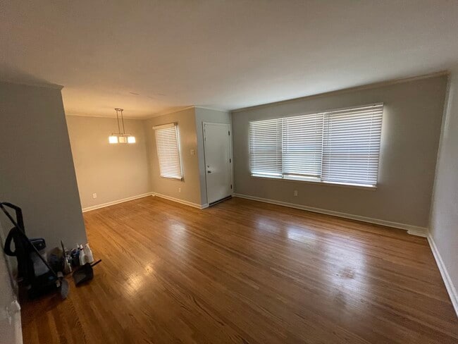 Photo - 1653 Colonial Rd