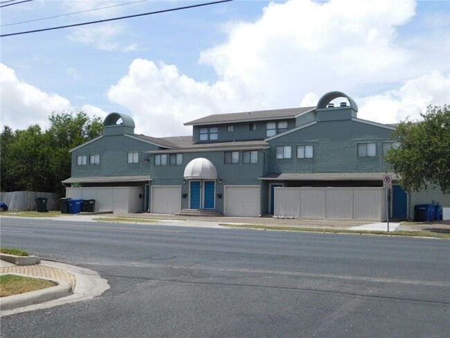 Building Photo - 2725 Santa Fe St