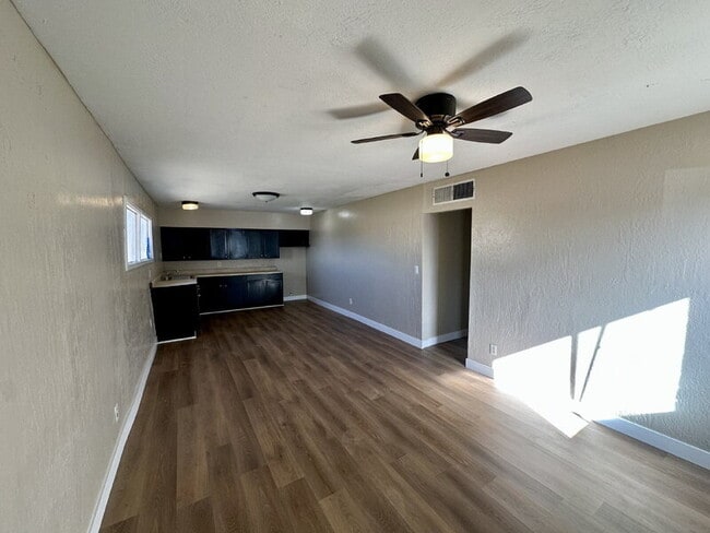 Photo - 372 W Northern Ave Unit 2 (back)