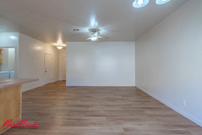 Photo - Spacious 2 Bedroom Hurricane Townhome - Pet friendly!