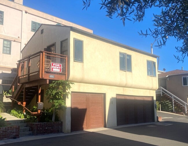 Building Photo - 2 bedroom home across from beach- close to...