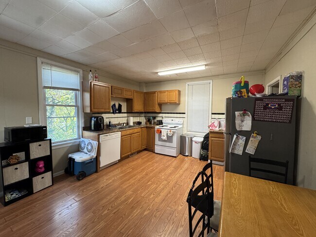 Photo - 356 Stewart St