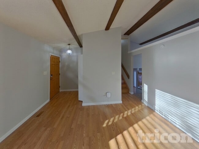 Photo - 5528 Old Farm Cir E