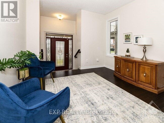 Photo - 215 Rivertree St