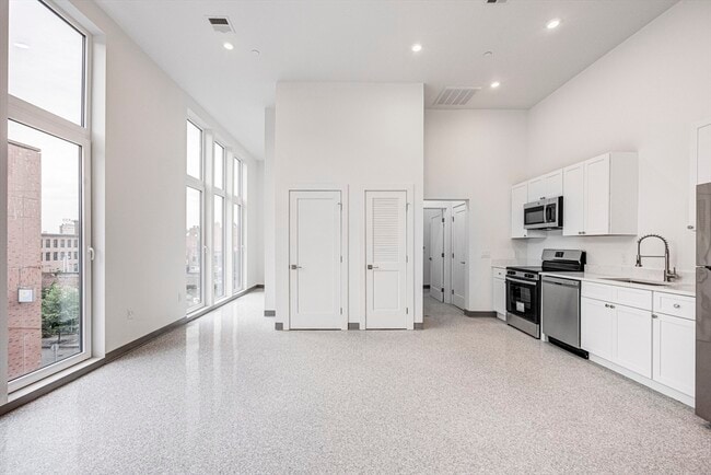 Building Photo - 80 Middlesex St Unit 104