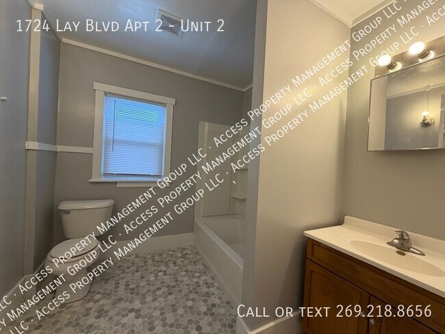 Photo - 1724 Lay Blvd