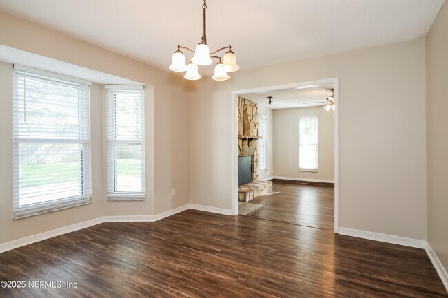 Photo - 2158 Center Way