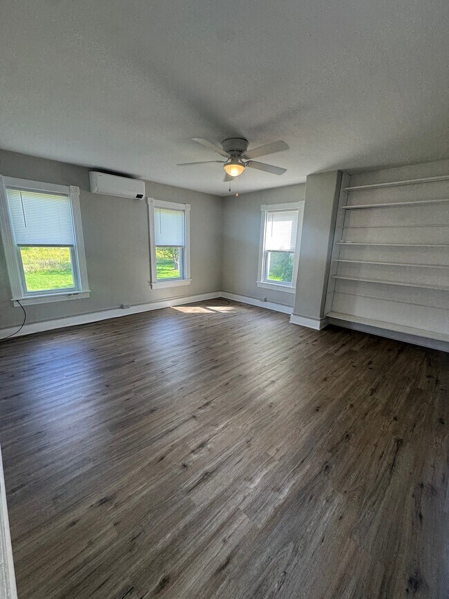 5900 Sullivan Trail Unidad 2nd floor