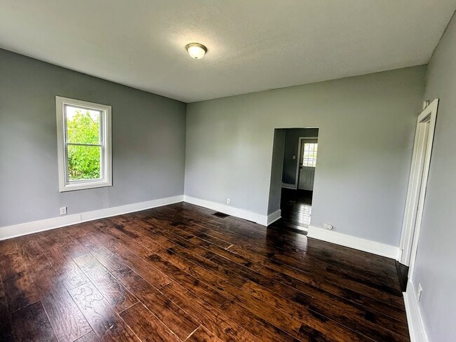 Photo - Large 4 bedroom home available for rent - Canton NE